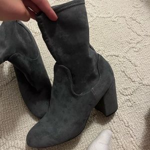 Vintage 7 grey suede heeled boots